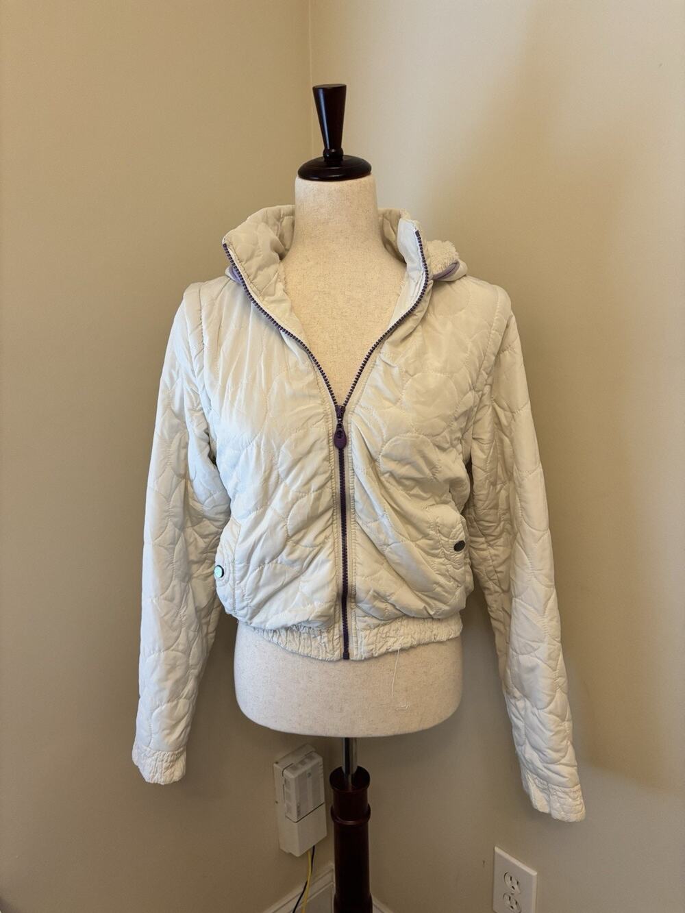 Rock Revolution Y2K Creme & Purple Puffer ZipUp cropped Size M